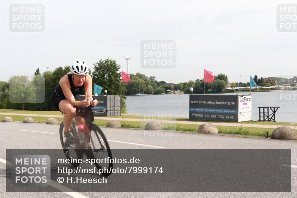 15.06.2025 - 27. Vierlanden-Triathlon H.Heesch http://msf.ph/oto/7999174 15.06.2025 10:19:52 Radfahren 246 meine-sportfotos.de