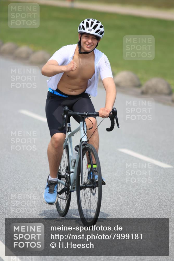 21.06.2025 - 27. Vierlanden-Triathlon H.Heesch http://msf.ph/oto/7999181 15.06.2025 12:30:32 Radfahren 58, 828, 883, 884, 952 meine-sportfotos.de