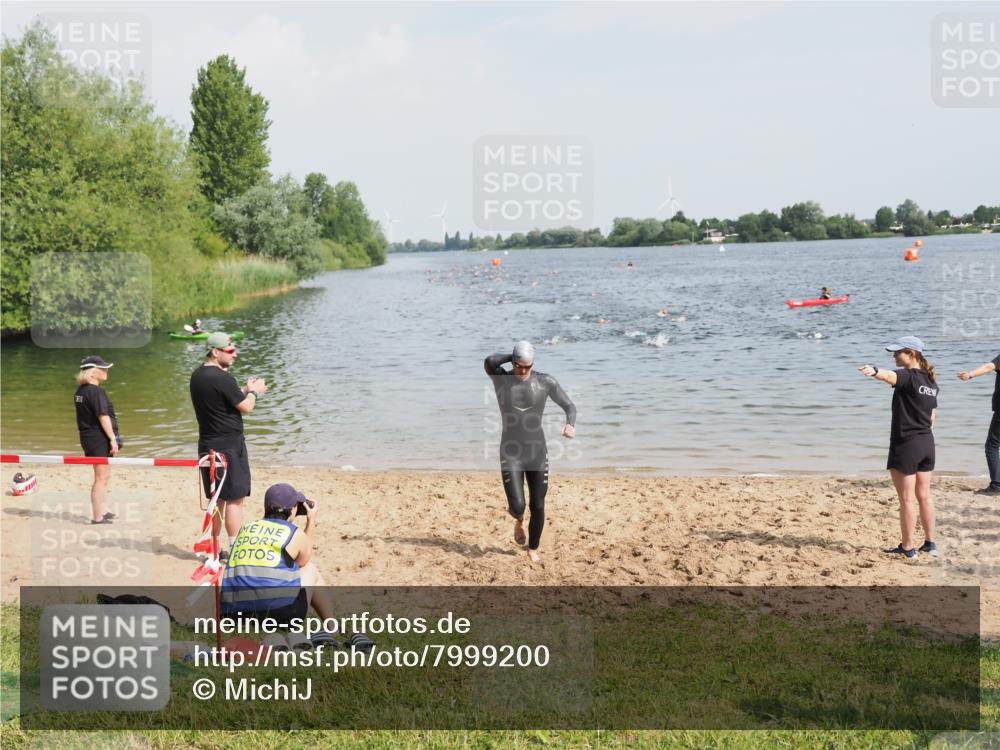 21.06.2025 - 27. Vierlanden-Triathlon MichiJ http://msf.ph/oto/7999200 15.06.2026 10:03:17 Schwimmen 406 meine-sportfotos.de