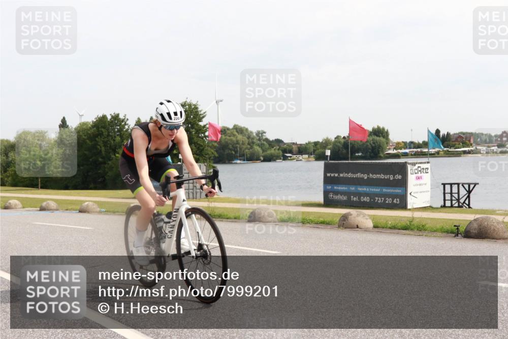 15.06.2025 - 27. Vierlanden-Triathlon H.Heesch http://msf.ph/oto/7999201 15.06.2025 10:20:26 Radfahren 90, 220, 512 meine-sportfotos.de