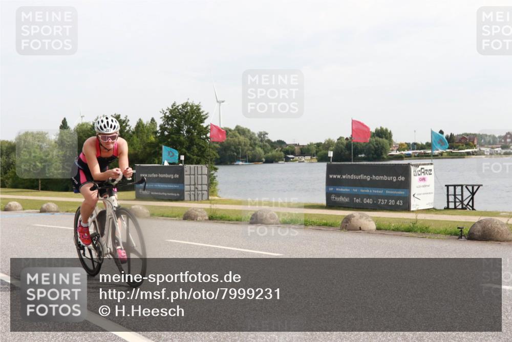 15.06.2025 - 27. Vierlanden-Triathlon H.Heesch http://msf.ph/oto/7999231 15.06.2025 10:20:40 Radfahren 71, 181, 182, 227, 513 meine-sportfotos.de