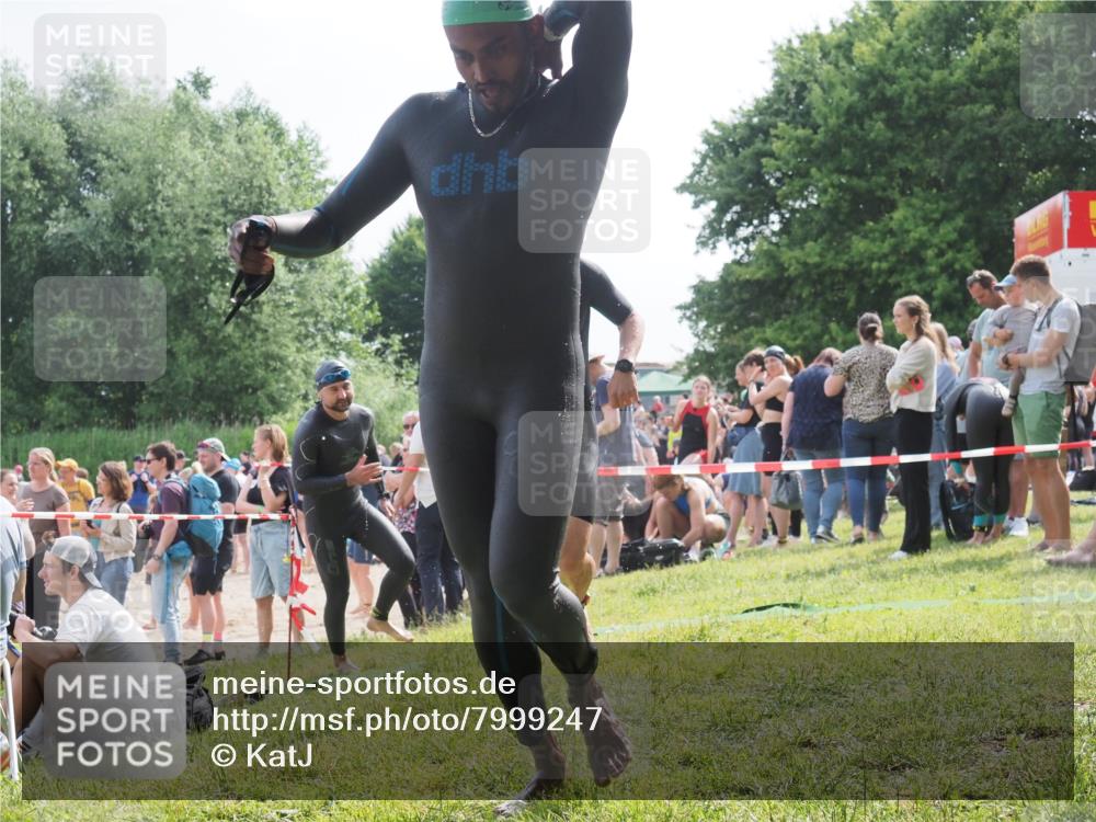 15.06.2025 - 27. Vierlanden-Triathlon KatJ http://msf.ph/oto/7999247 15.06.2025 09:56:23 Schwimmen 260, 314, 315, 323, 349, 438 meine-sportfotos.de