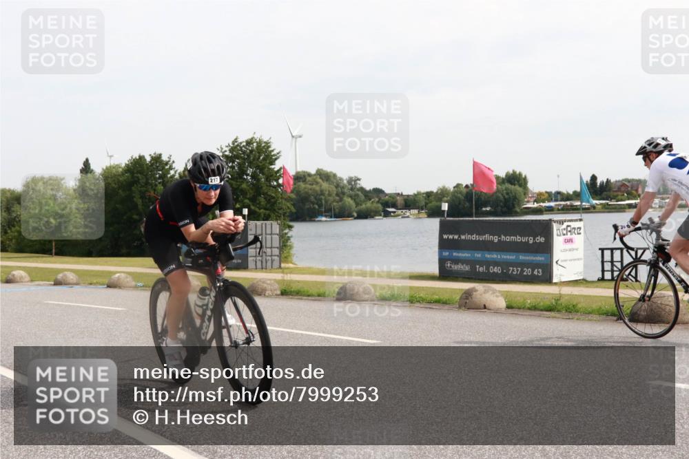 15.06.2025 - 27. Vierlanden-Triathlon H.Heesch http://msf.ph/oto/7999253 15.06.2025 10:21:26 Radfahren 36, 217, 454 meine-sportfotos.de