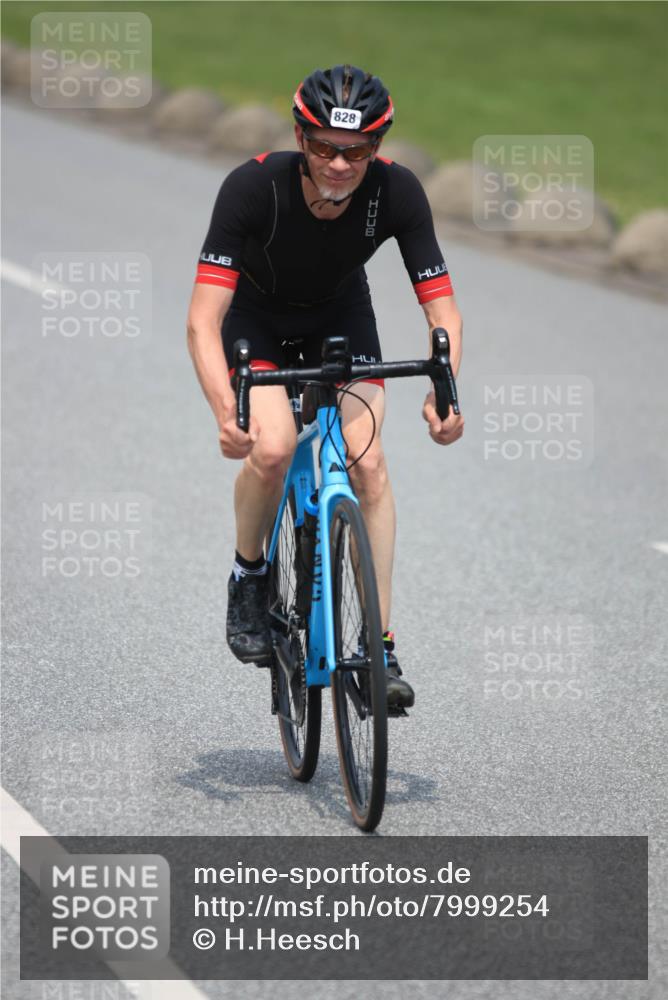 21.06.2025 - 27. Vierlanden-Triathlon H.Heesch http://msf.ph/oto/7999254 15.06.2025 12:30:36 Radfahren 58, 739, 828, 883, 884, 952 meine-sportfotos.de