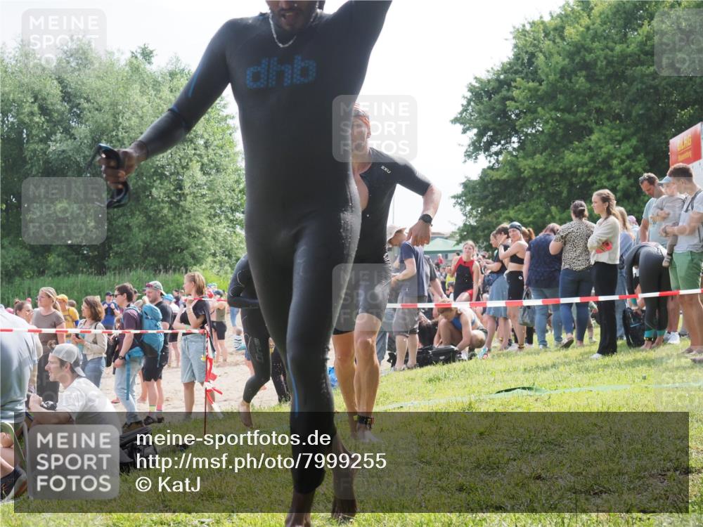 15.06.2025 - 27. Vierlanden-Triathlon KatJ http://msf.ph/oto/7999255 15.06.2025 09:56:24 Schwimmen 260, 314, 315, 323, 349, 438 meine-sportfotos.de