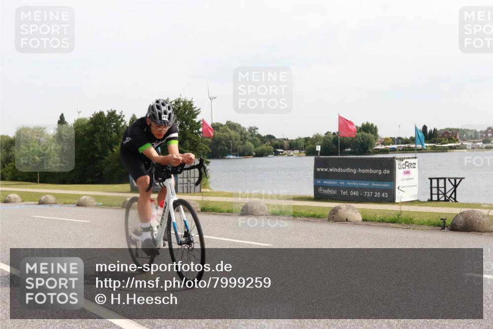 15.06.2025 - 27. Vierlanden-Triathlon H.Heesch http://msf.ph/oto/7999259 15.06.2025 10:21:48 Radfahren 242, 459 meine-sportfotos.de