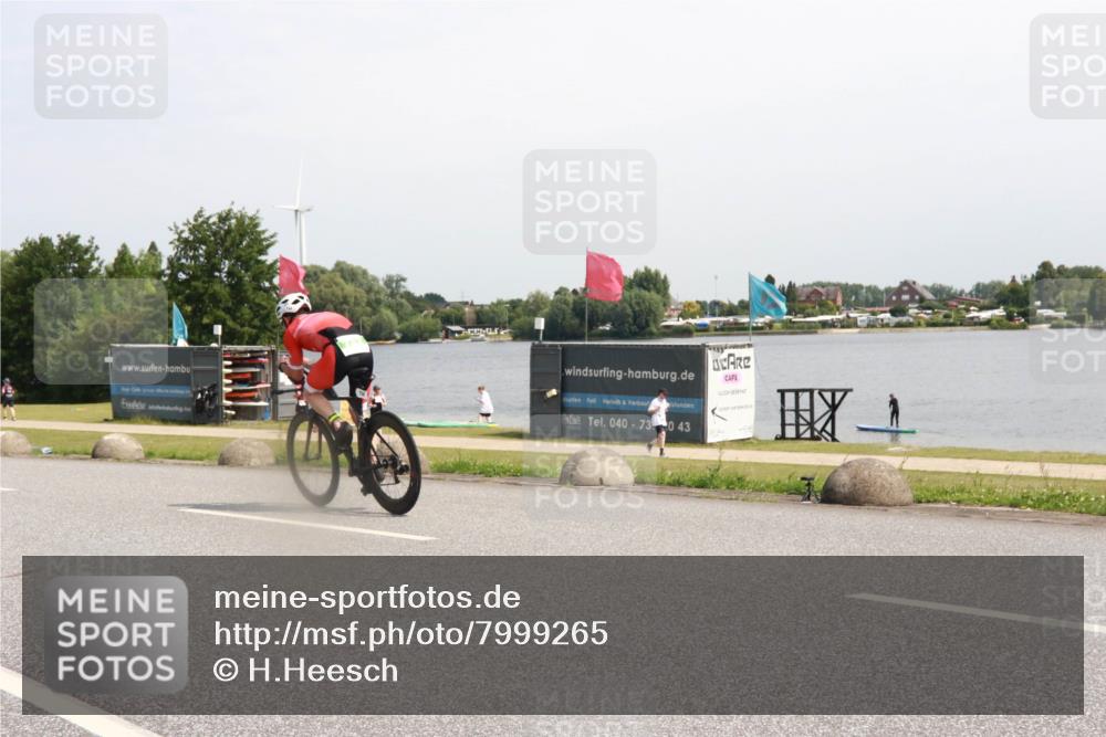21.06.2025 - 27. Vierlanden-Triathlon H.Heesch http://msf.ph/oto/7999265 15.06.2025 11:39:01 Radfahren 227, 732, 755 meine-sportfotos.de