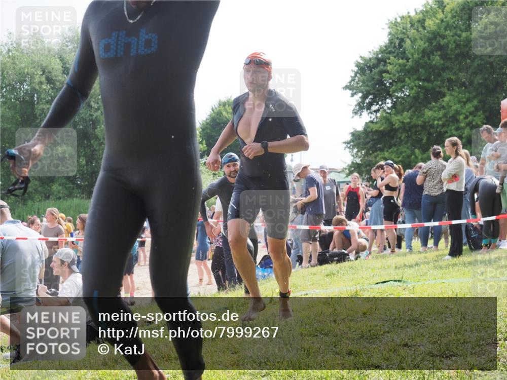 15.06.2025 - 27. Vierlanden-Triathlon KatJ http://msf.ph/oto/7999267 15.06.2025 09:56:24 Schwimmen 260, 314, 315, 323, 349, 438 meine-sportfotos.de
