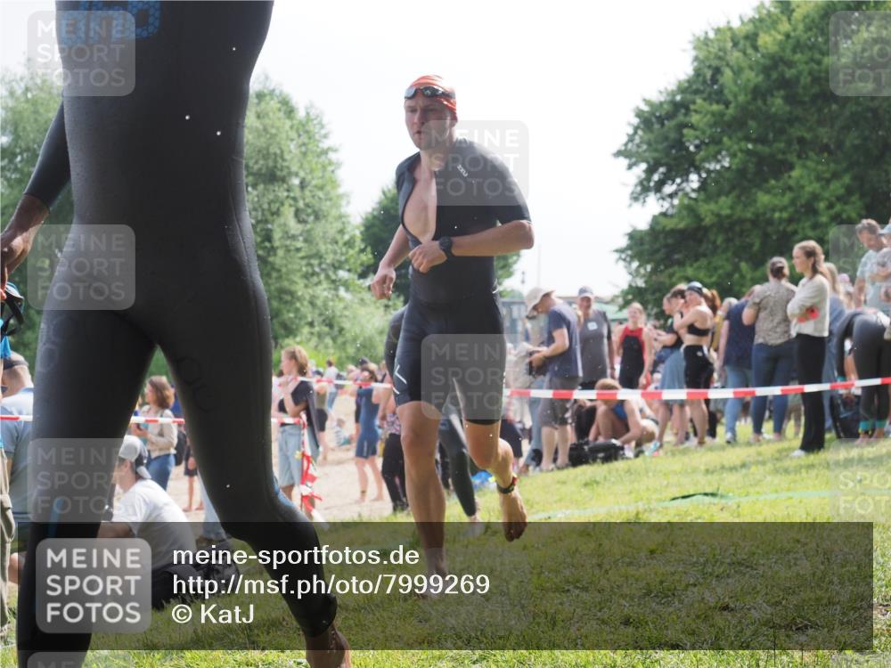 15.06.2025 - 27. Vierlanden-Triathlon KatJ http://msf.ph/oto/7999269 15.06.2025 09:56:24 Schwimmen 260, 314, 315, 323, 349, 438 meine-sportfotos.de
