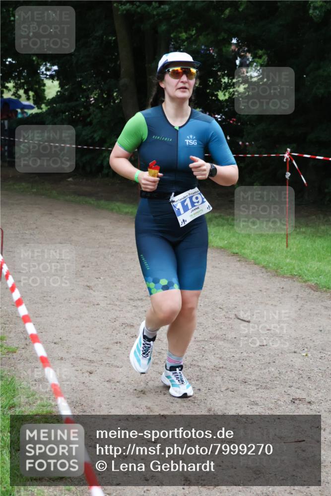 21.06.2025 - 27. Vierlanden-Triathlon Lena Gebhardt http://msf.ph/oto/7999270 15.06.2025 13:59:45 Laufen 119 meine-sportfotos.de