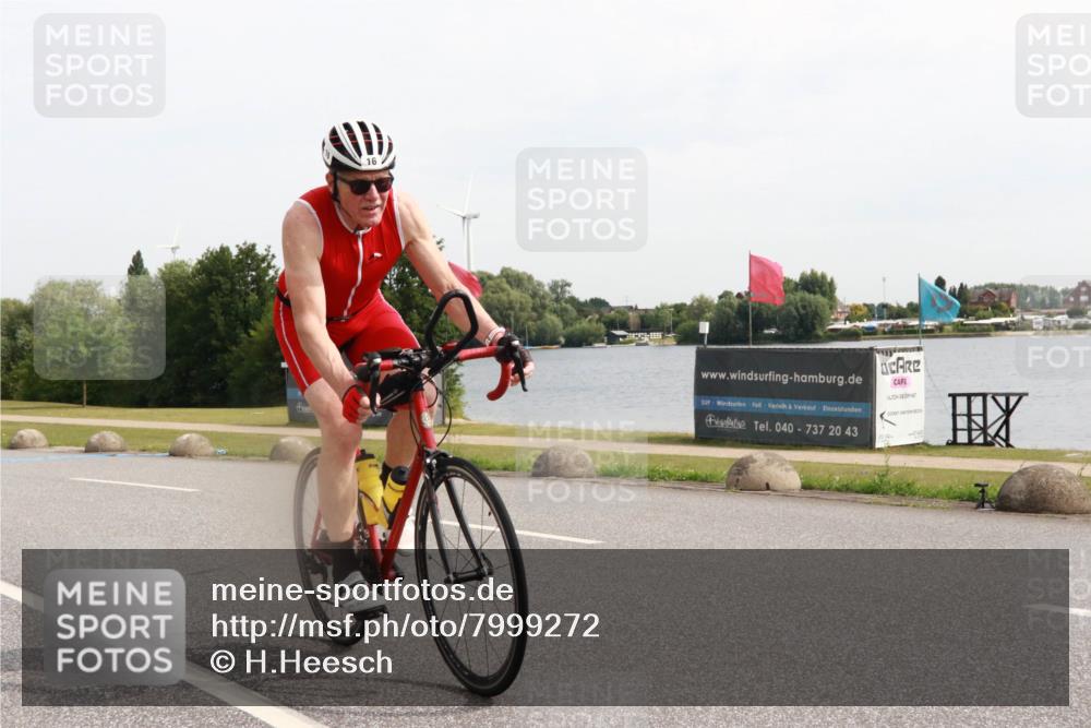 15.06.2025 - 27. Vierlanden-Triathlon H.Heesch http://msf.ph/oto/7999272 15.06.2025 10:22:10 Radfahren 16, 48, 417, 565, 592 meine-sportfotos.de