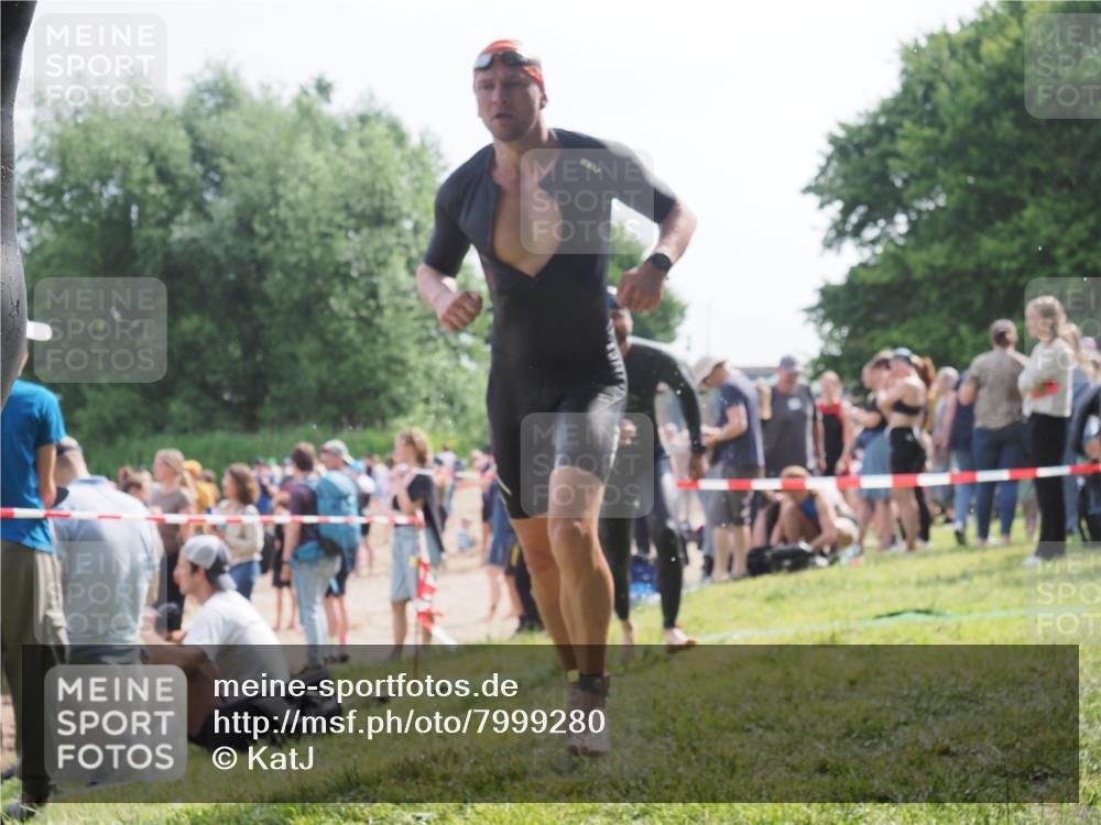 15.06.2025 - 27. Vierlanden-Triathlon KatJ http://msf.ph/oto/7999280 15.06.2025 09:56:24 Schwimmen 260, 314, 315, 323, 349, 438 meine-sportfotos.de