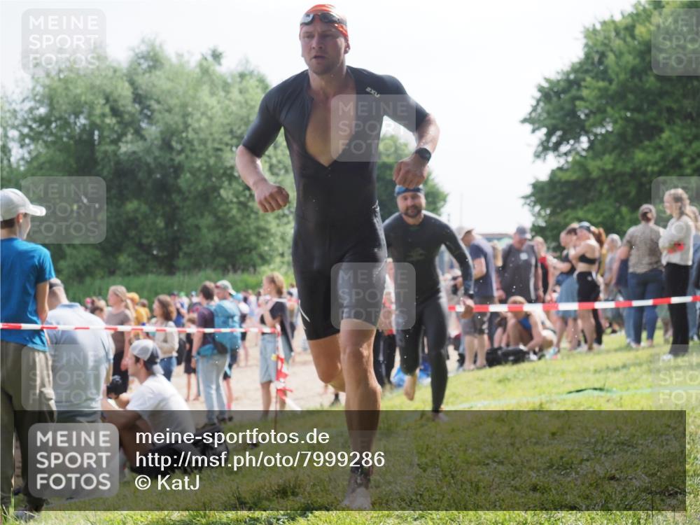 15.06.2025 - 27. Vierlanden-Triathlon KatJ http://msf.ph/oto/7999286 15.06.2025 09:56:24 Schwimmen 260, 314, 315, 323, 349, 438 meine-sportfotos.de