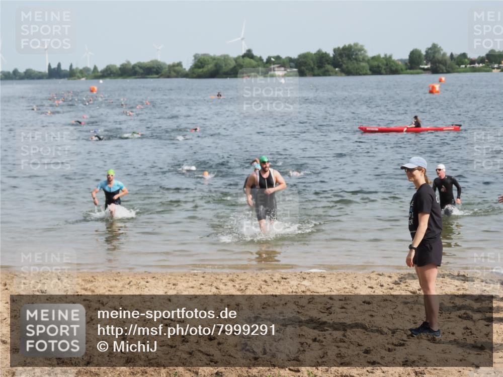 21.06.2025 - 27. Vierlanden-Triathlon MichiJ http://msf.ph/oto/7999291 15.06.2026 10:03:35 Schwimmen 377, 425, 432 meine-sportfotos.de