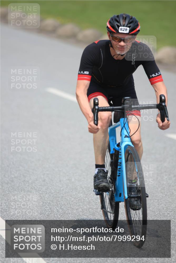 21.06.2025 - 27. Vierlanden-Triathlon H.Heesch http://msf.ph/oto/7999294 15.06.2025 12:30:36 Radfahren 58, 739, 828, 883, 884, 952 meine-sportfotos.de