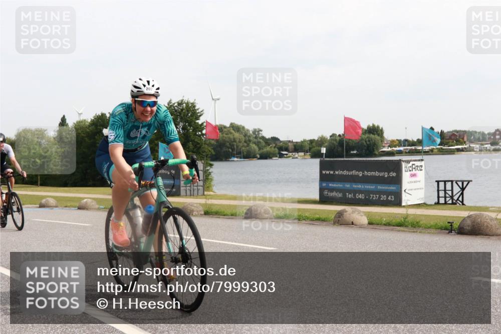15.06.2025 - 27. Vierlanden-Triathlon H.Heesch http://msf.ph/oto/7999303 15.06.2025 10:22:18 Radfahren 39, 54, 73, 82, 149, 207, 466, 612, 618 meine-sportfotos.de