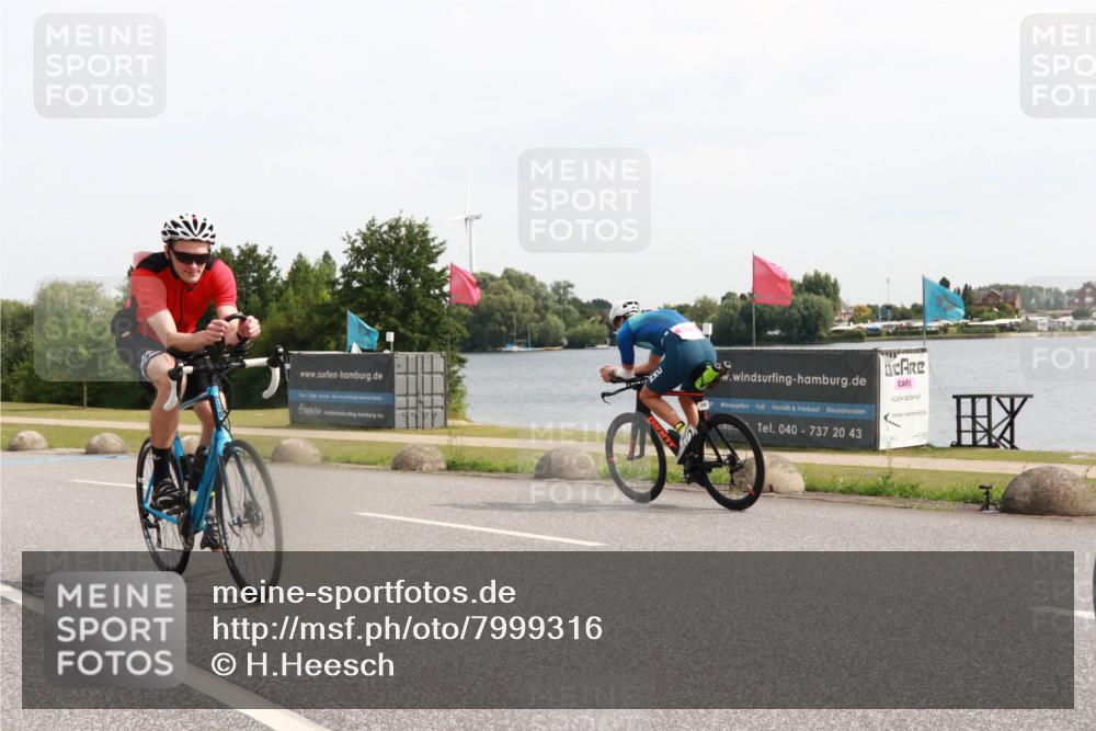 15.06.2025 - 27. Vierlanden-Triathlon H.Heesch http://msf.ph/oto/7999316 15.06.2025 10:22:19 Radfahren 39, 54, 73, 82, 149, 207, 466, 612, 618 meine-sportfotos.de