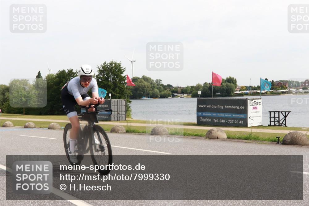 15.06.2025 - 27. Vierlanden-Triathlon H.Heesch http://msf.ph/oto/7999330 15.06.2025 10:22:31 Radfahren 94, 200, 241, 490 meine-sportfotos.de