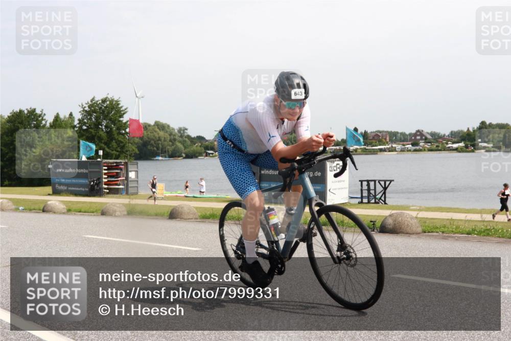 21.06.2025 - 27. Vierlanden-Triathlon H.Heesch http://msf.ph/oto/7999331 15.06.2025 11:39:09 Radfahren 227, 643, 732, 733 meine-sportfotos.de