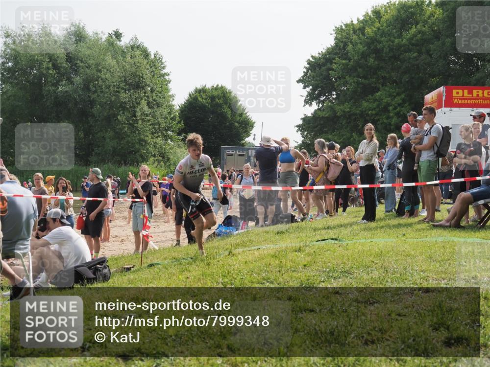 15.06.2025 - 27. Vierlanden-Triathlon KatJ http://msf.ph/oto/7999348 15.06.2025 09:56:38 Schwimmen 254, 276, 286, 320, 341 meine-sportfotos.de
