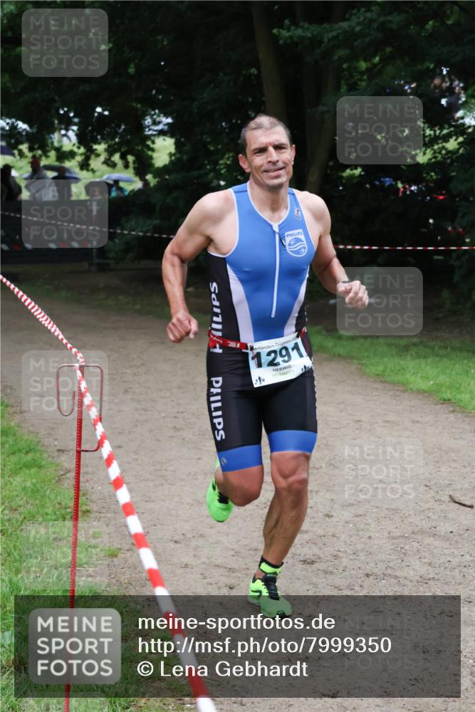21.06.2025 - 27. Vierlanden-Triathlon Lena Gebhardt http://msf.ph/oto/7999350 15.06.2025 14:00:27 Laufen 1291 meine-sportfotos.de