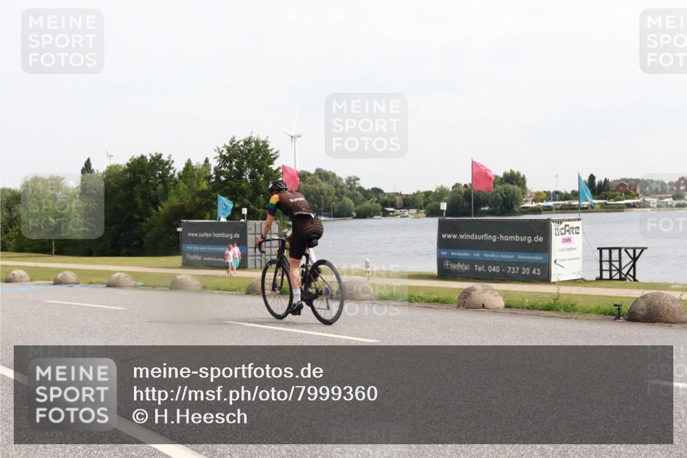 15.06.2025 - 27. Vierlanden-Triathlon H.Heesch http://msf.ph/oto/7999360 15.06.2025 10:23:10 Radfahren 421, 451, 525, 570, 609 meine-sportfotos.de