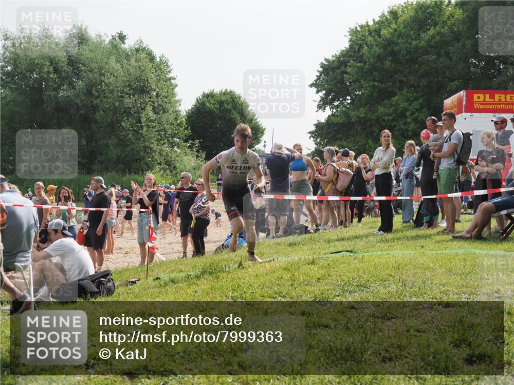 15.06.2025 - 27. Vierlanden-Triathlon KatJ http://msf.ph/oto/7999363 15.06.2025 09:56:38 Schwimmen 254, 276, 286, 320, 341 meine-sportfotos.de