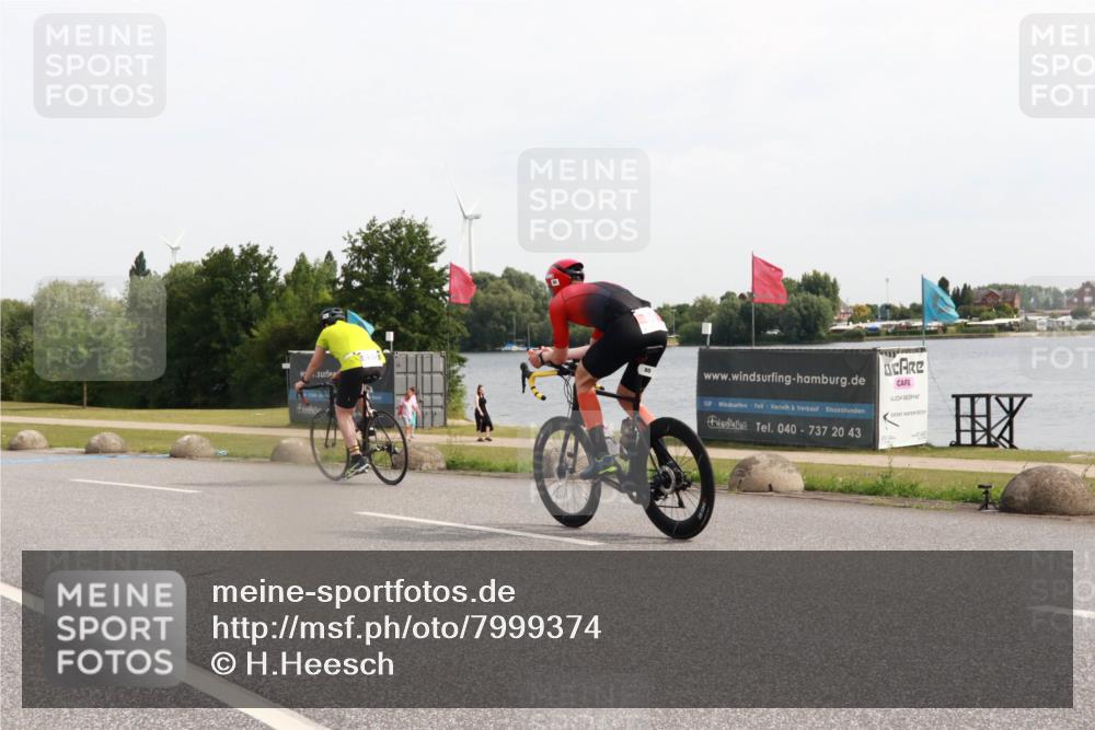 15.06.2025 - 27. Vierlanden-Triathlon H.Heesch http://msf.ph/oto/7999374 15.06.2025 10:23:11 Radfahren 570, 609 meine-sportfotos.de