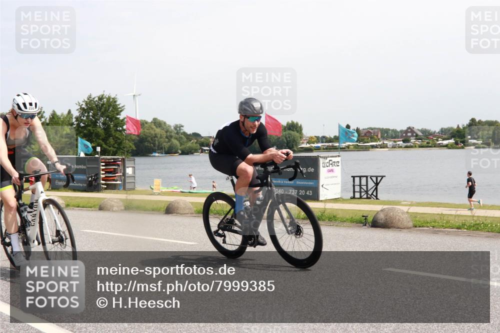 21.06.2025 - 27. Vierlanden-Triathlon H.Heesch http://msf.ph/oto/7999385 15.06.2025 11:39:17 Radfahren 220, 641, 667, 723, 746, 808 meine-sportfotos.de