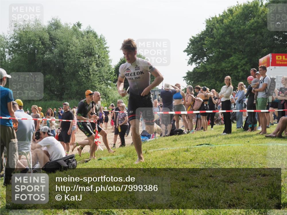 15.06.2025 - 27. Vierlanden-Triathlon KatJ http://msf.ph/oto/7999386 15.06.2025 09:56:39 Schwimmen 254, 276, 286, 320, 341 meine-sportfotos.de