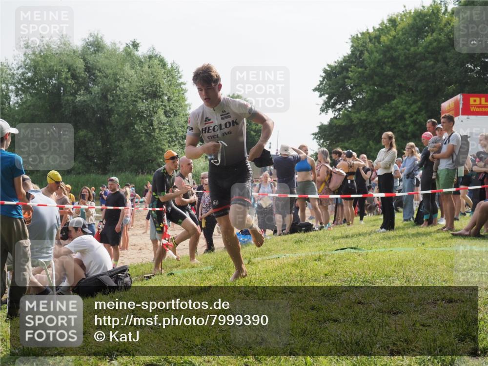 15.06.2025 - 27. Vierlanden-Triathlon KatJ http://msf.ph/oto/7999390 15.06.2025 09:56:39 Schwimmen 254, 276, 286, 320, 341 meine-sportfotos.de