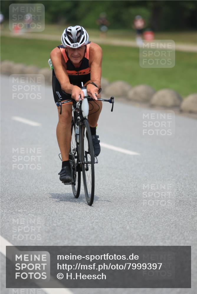 21.06.2025 - 27. Vierlanden-Triathlon H.Heesch http://msf.ph/oto/7999397 15.06.2025 12:30:51 Radfahren 791, 830, 970, 1049, 1050, 1051, 1052 meine-sportfotos.de