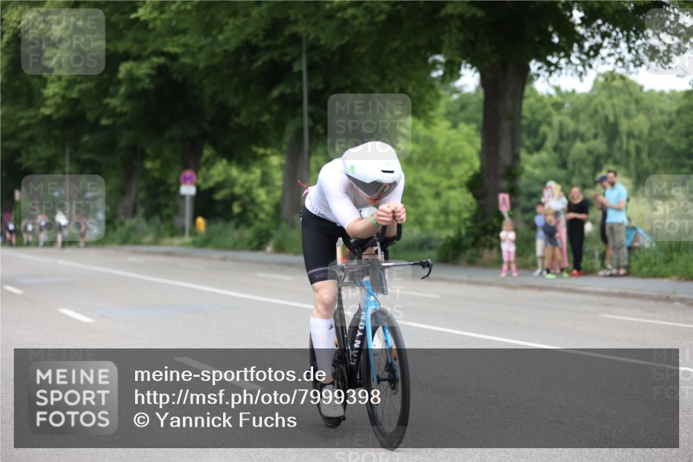 15.06.2025 - 7 Türme Triathlon Yannick Fuchs http://msf.ph/oto/7999398 15.06.2025 12:22:03 Radfahren 215, 248 meine-sportfotos.de