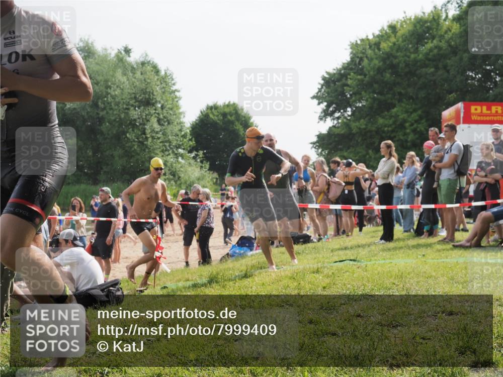 15.06.2025 - 27. Vierlanden-Triathlon KatJ http://msf.ph/oto/7999409 15.06.2025 09:56:40 Schwimmen 254, 276, 286, 320, 341 meine-sportfotos.de