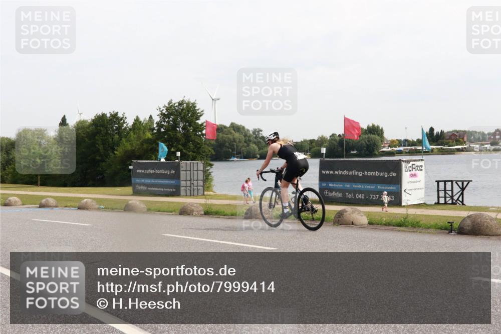 15.06.2025 - 27. Vierlanden-Triathlon H.Heesch http://msf.ph/oto/7999414 15.06.2025 10:23:16 Radfahren 80, 570, 597, 620 meine-sportfotos.de
