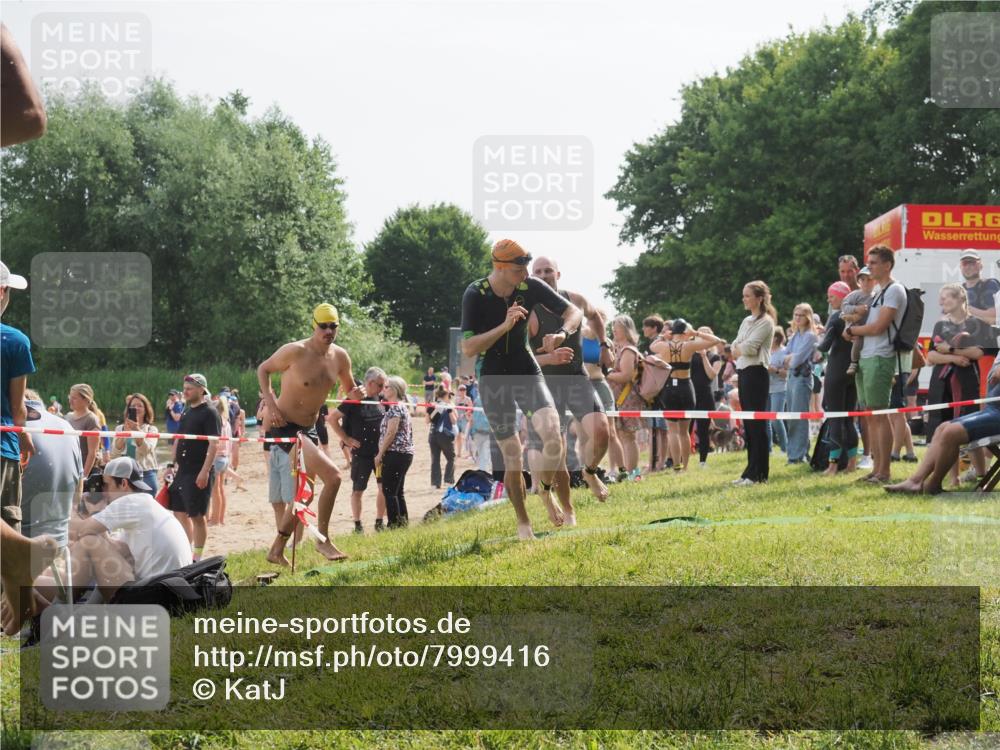 15.06.2025 - 27. Vierlanden-Triathlon KatJ http://msf.ph/oto/7999416 15.06.2025 09:56:40 Schwimmen 254, 276, 286, 320, 341 meine-sportfotos.de