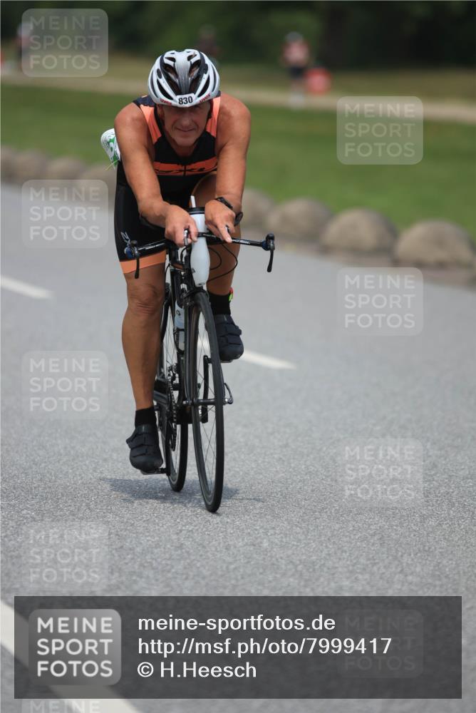 21.06.2025 - 27. Vierlanden-Triathlon H.Heesch http://msf.ph/oto/7999417 15.06.2025 12:30:51 Radfahren 791, 830, 970, 1049, 1050, 1051, 1052 meine-sportfotos.de