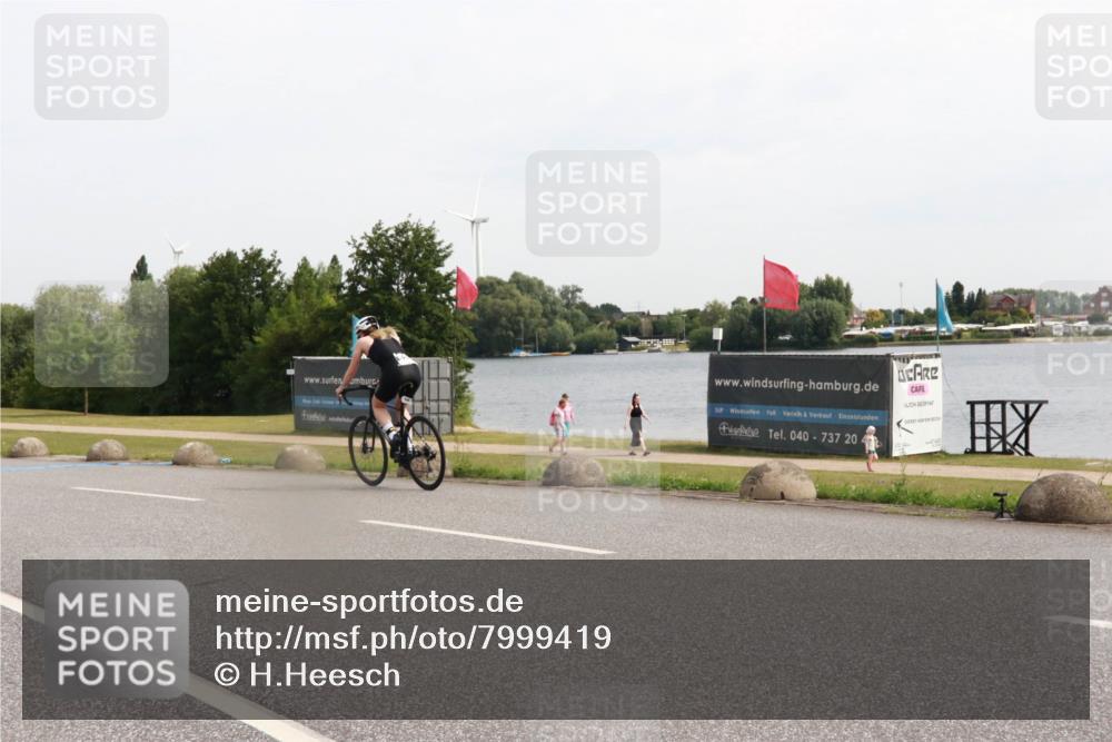 15.06.2025 - 27. Vierlanden-Triathlon H.Heesch http://msf.ph/oto/7999419 15.06.2025 10:23:17 Radfahren 80, 528, 570, 597, 620 meine-sportfotos.de
