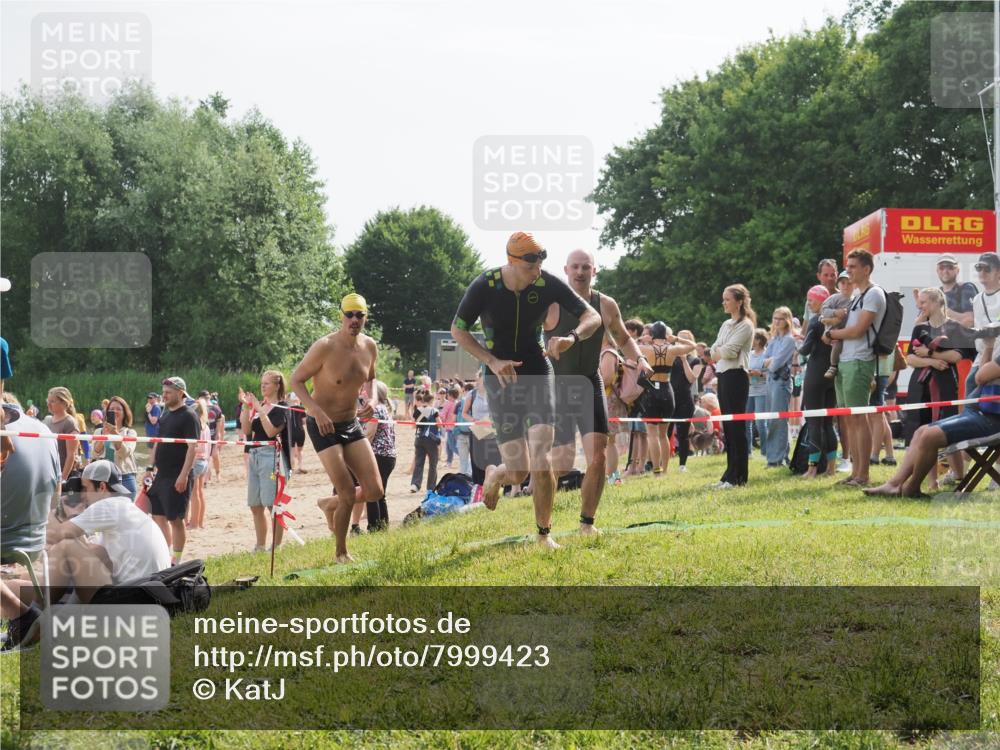 15.06.2025 - 27. Vierlanden-Triathlon KatJ http://msf.ph/oto/7999423 15.06.2025 09:56:40 Schwimmen 254, 276, 286, 320, 341 meine-sportfotos.de