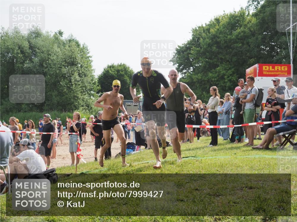 15.06.2025 - 27. Vierlanden-Triathlon KatJ http://msf.ph/oto/7999427 15.06.2025 09:56:41 Schwimmen 254, 276, 286, 320, 341 meine-sportfotos.de