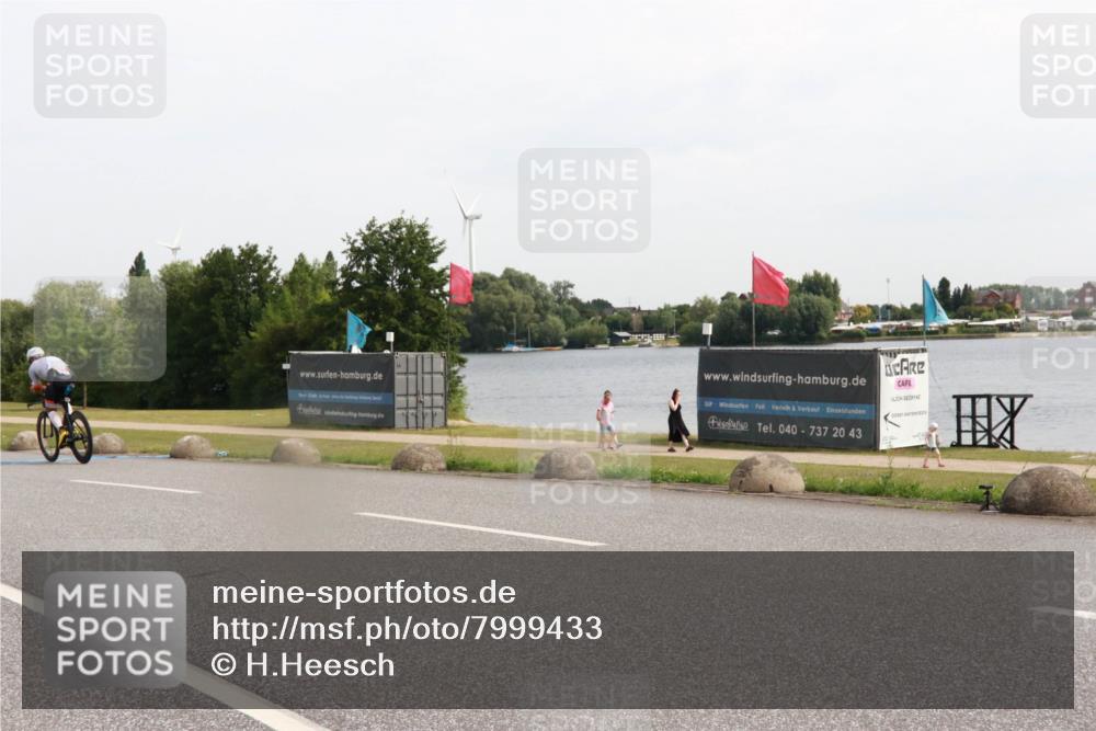 15.06.2025 - 27. Vierlanden-Triathlon H.Heesch http://msf.ph/oto/7999433 15.06.2025 10:23:19 Radfahren 80, 171, 528, 597, 620 meine-sportfotos.de