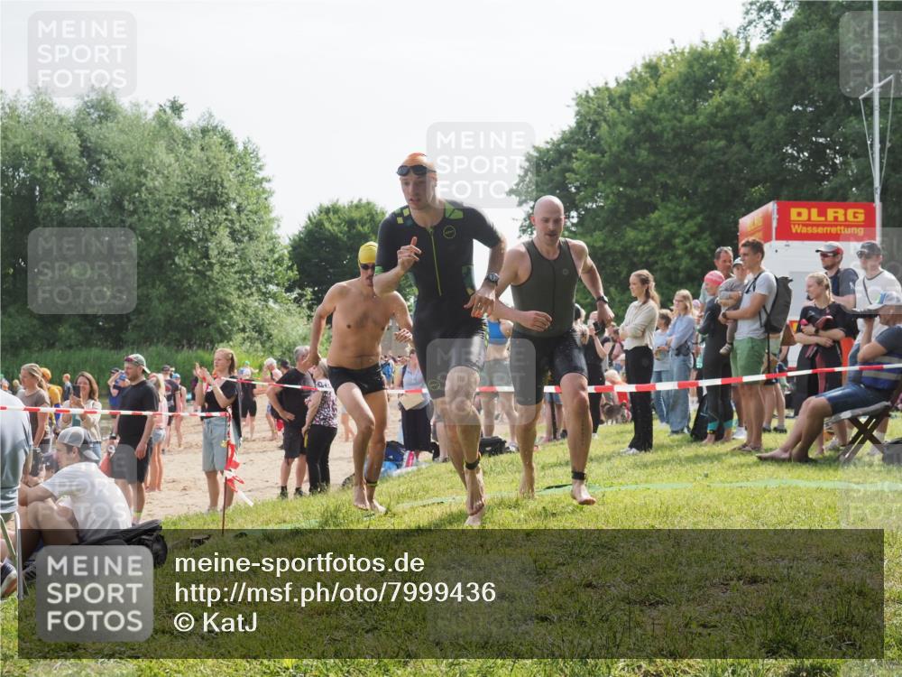15.06.2025 - 27. Vierlanden-Triathlon KatJ http://msf.ph/oto/7999436 15.06.2025 09:56:41 Schwimmen 254, 276, 286, 320, 341 meine-sportfotos.de