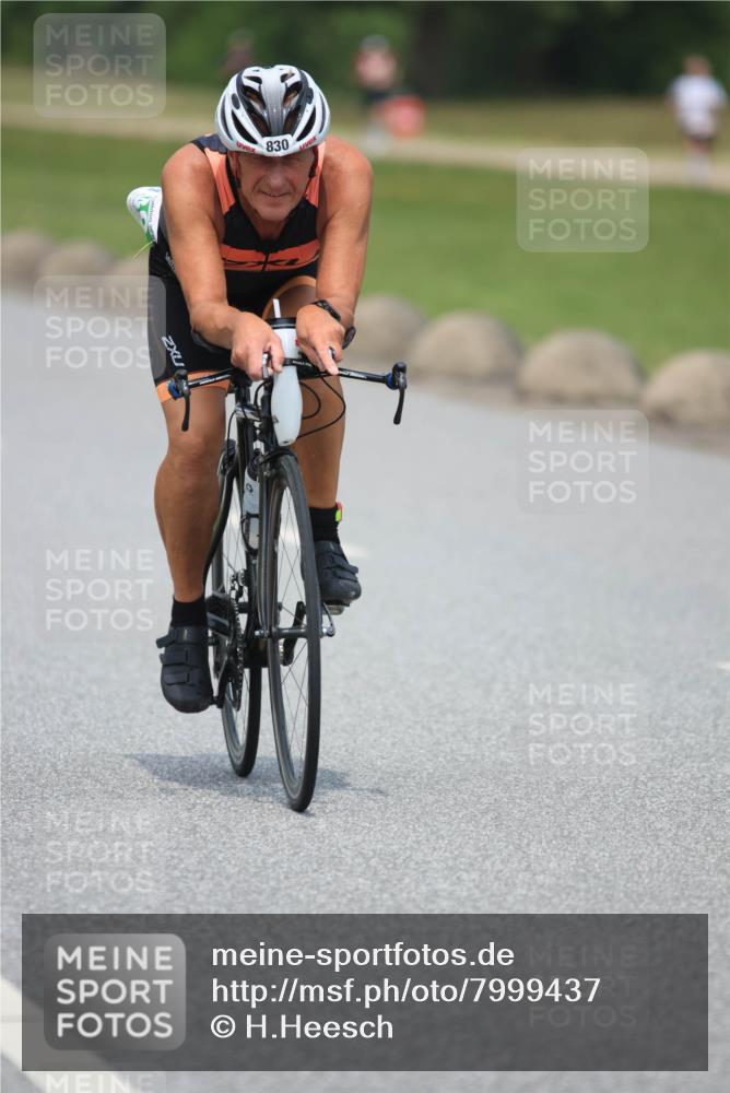 21.06.2025 - 27. Vierlanden-Triathlon H.Heesch http://msf.ph/oto/7999437 15.06.2025 12:30:52 Radfahren 791, 830, 970, 1049, 1050, 1051, 1052 meine-sportfotos.de