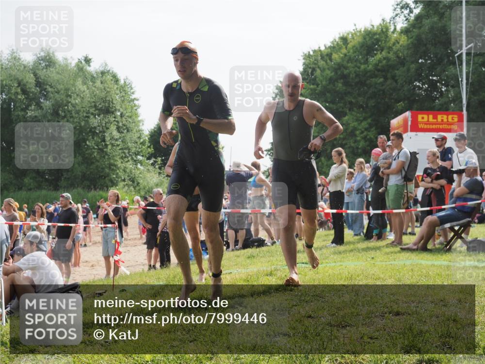 15.06.2025 - 27. Vierlanden-Triathlon KatJ http://msf.ph/oto/7999446 15.06.2025 09:56:41 Schwimmen 254, 276, 286, 320, 341 meine-sportfotos.de