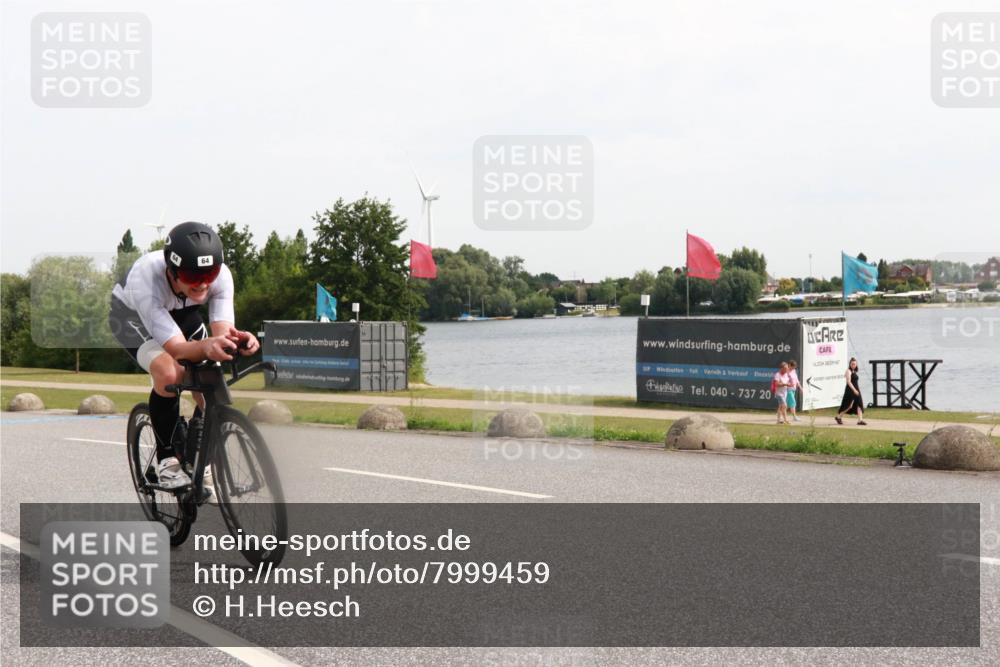 15.06.2025 - 27. Vierlanden-Triathlon H.Heesch http://msf.ph/oto/7999459 15.06.2025 10:23:27 Radfahren 60, 64, 608 meine-sportfotos.de