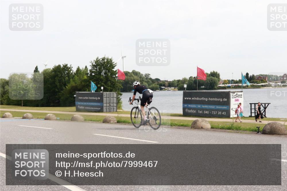 15.06.2025 - 27. Vierlanden-Triathlon H.Heesch http://msf.ph/oto/7999467 15.06.2025 10:23:28 Radfahren 60, 64, 507, 608 meine-sportfotos.de