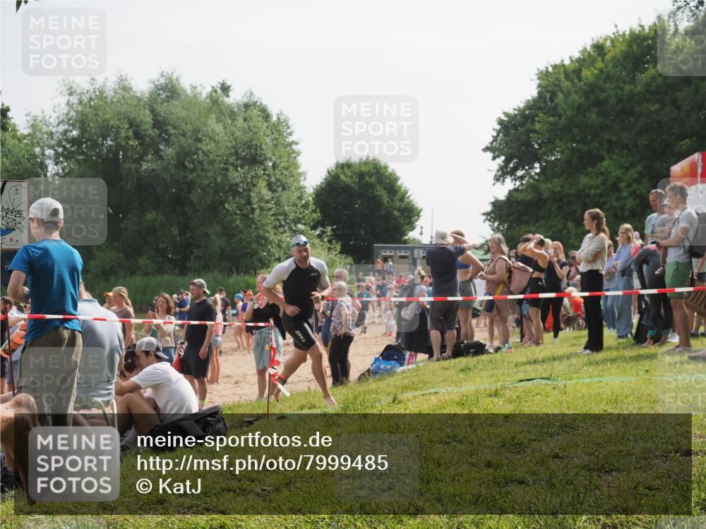 15.06.2025 - 27. Vierlanden-Triathlon KatJ http://msf.ph/oto/7999485 15.06.2025 09:56:43 Schwimmen 254, 276, 281, 286, 320, 341 meine-sportfotos.de