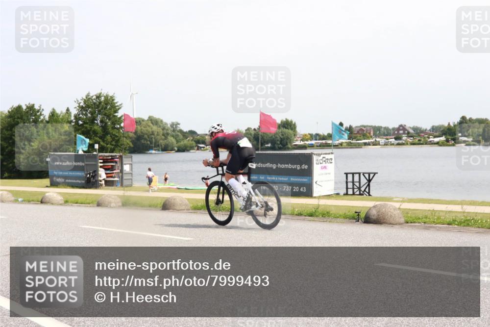 21.06.2025 - 27. Vierlanden-Triathlon H.Heesch http://msf.ph/oto/7999493 15.06.2025 11:39:41 Radfahren 708 meine-sportfotos.de