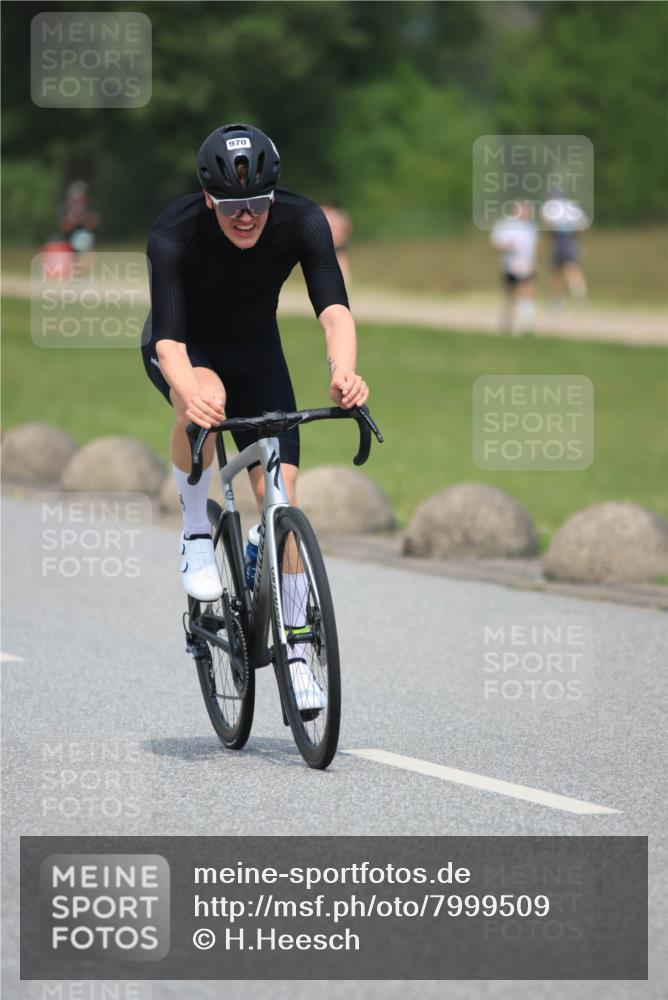 21.06.2025 - 27. Vierlanden-Triathlon H.Heesch http://msf.ph/oto/7999509 15.06.2025 12:30:57 Radfahren 791, 970 meine-sportfotos.de