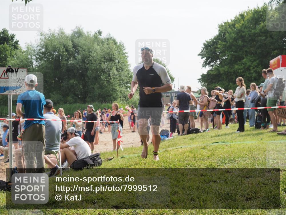 15.06.2025 - 27. Vierlanden-Triathlon KatJ http://msf.ph/oto/7999512 15.06.2025 09:56:45 Schwimmen 254, 275, 276, 281, 286, 320, 341 meine-sportfotos.de